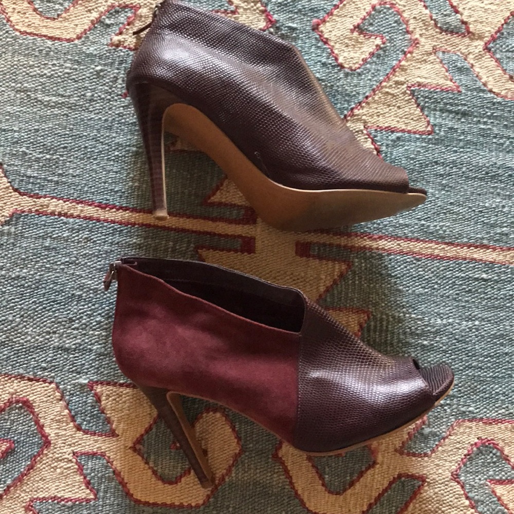 Halogen Maroon Suede heels